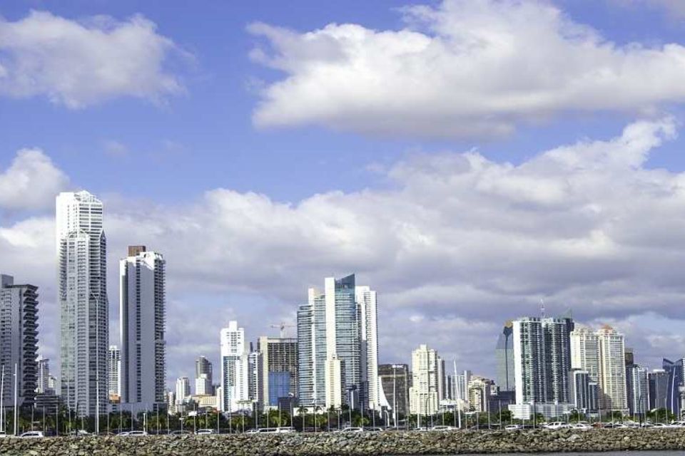 Gobierno de Panamá eleva a 6% la previsión de crecimiento económico en  2023